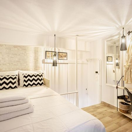 Acropolis Elegant Maisonette By Lodgespot Athens Ngoại thất bức ảnh